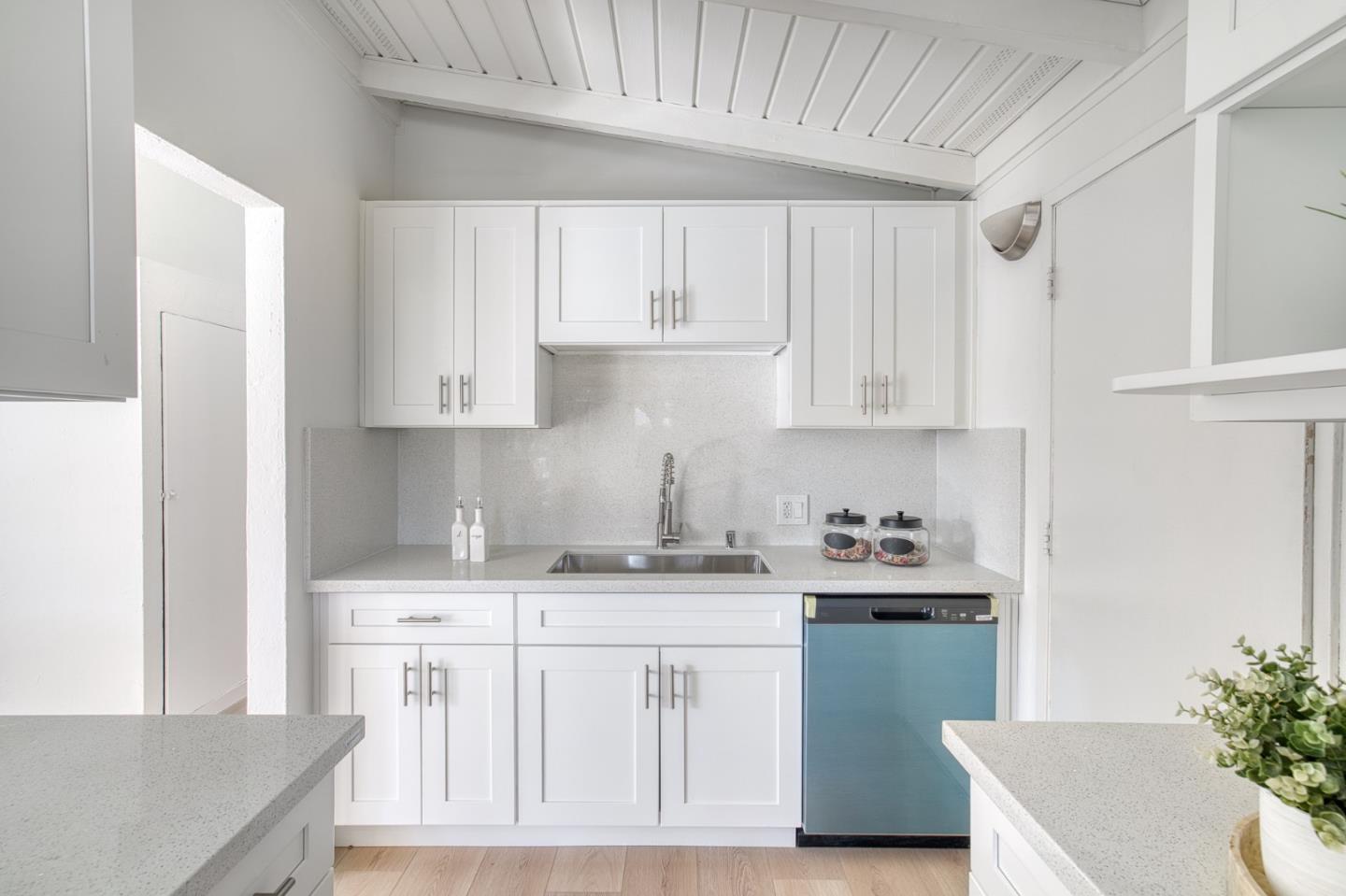 Detail Gallery Image 11 of 25 For 128 Grace Ave, East Palo Alto,  CA 94303 - 3 Beds | 1/1 Baths