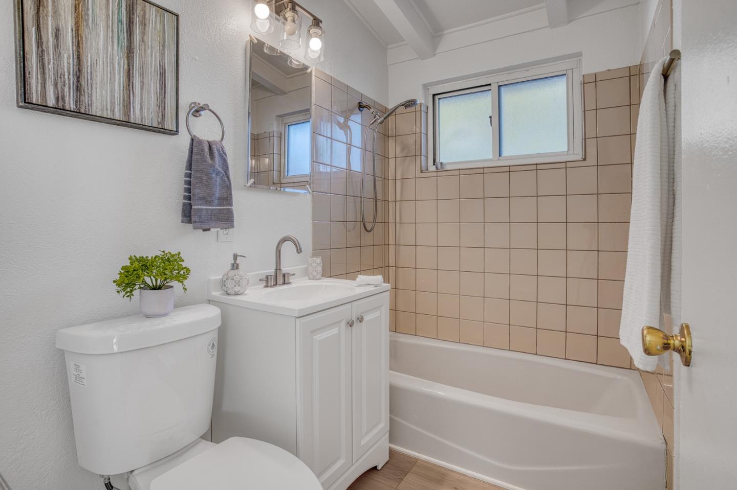 Detail Gallery Image 19 of 25 For 128 Grace Ave, East Palo Alto,  CA 94303 - 3 Beds | 1/1 Baths