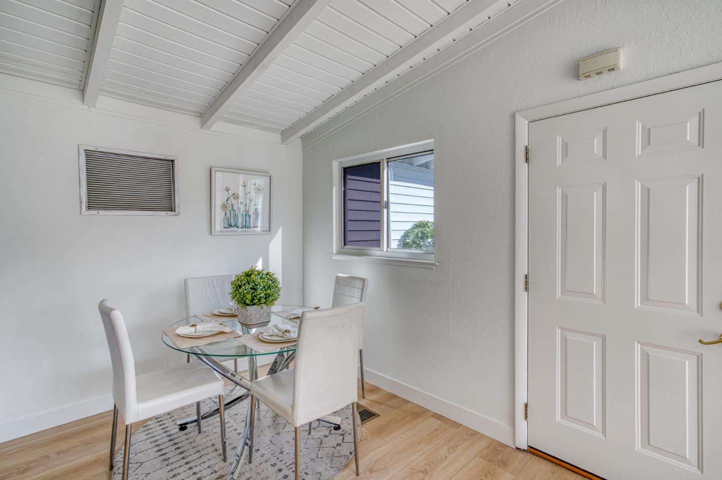 Detail Gallery Image 7 of 25 For 128 Grace Ave, East Palo Alto,  CA 94303 - 3 Beds | 1/1 Baths