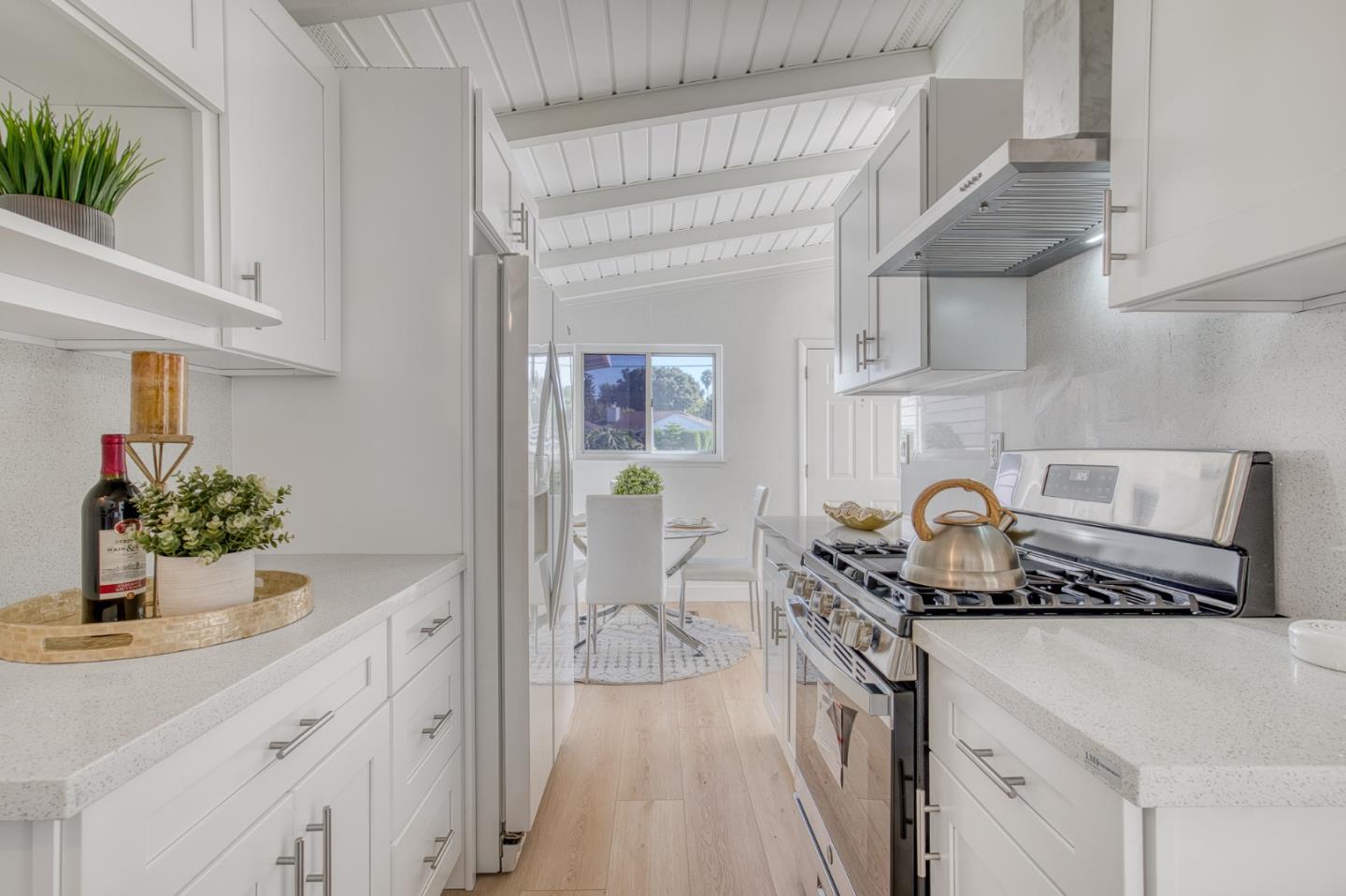 Detail Gallery Image 8 of 25 For 128 Grace Ave, East Palo Alto,  CA 94303 - 3 Beds | 1/1 Baths