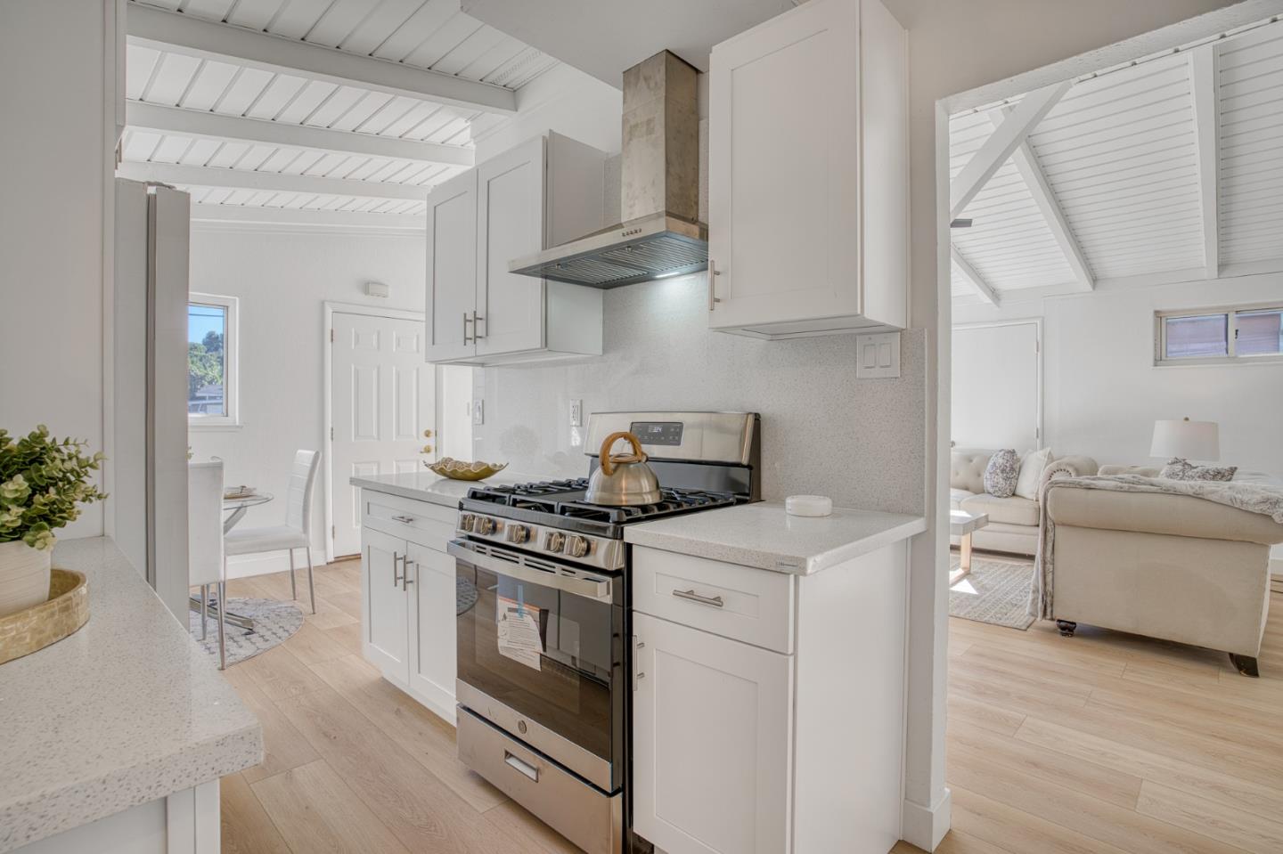 Detail Gallery Image 9 of 25 For 128 Grace Ave, East Palo Alto,  CA 94303 - 3 Beds | 1/1 Baths