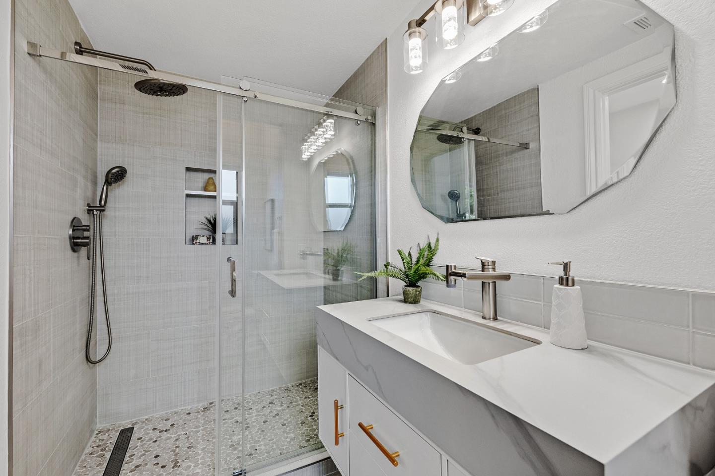 Detail Gallery Image 13 of 28 For 324 N 20th St, San Jose,  CA 95112 - 2 Beds | 2 Baths