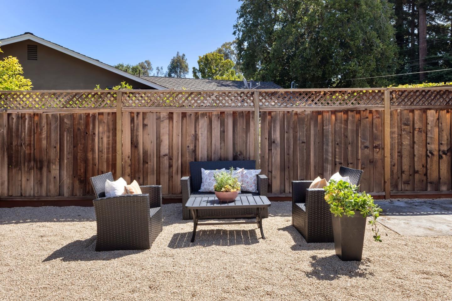 Detail Gallery Image 5 of 5 For 880 Moana Ct, Palo Alto,  CA 94306 - 3 Beds | 2/1 Baths