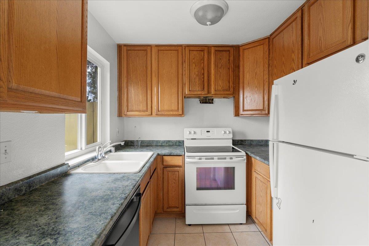 Detail Gallery Image 10 of 28 For 27418 Susan Pl #3,  Hayward,  CA 94544 - 2 Beds | 1/1 Baths