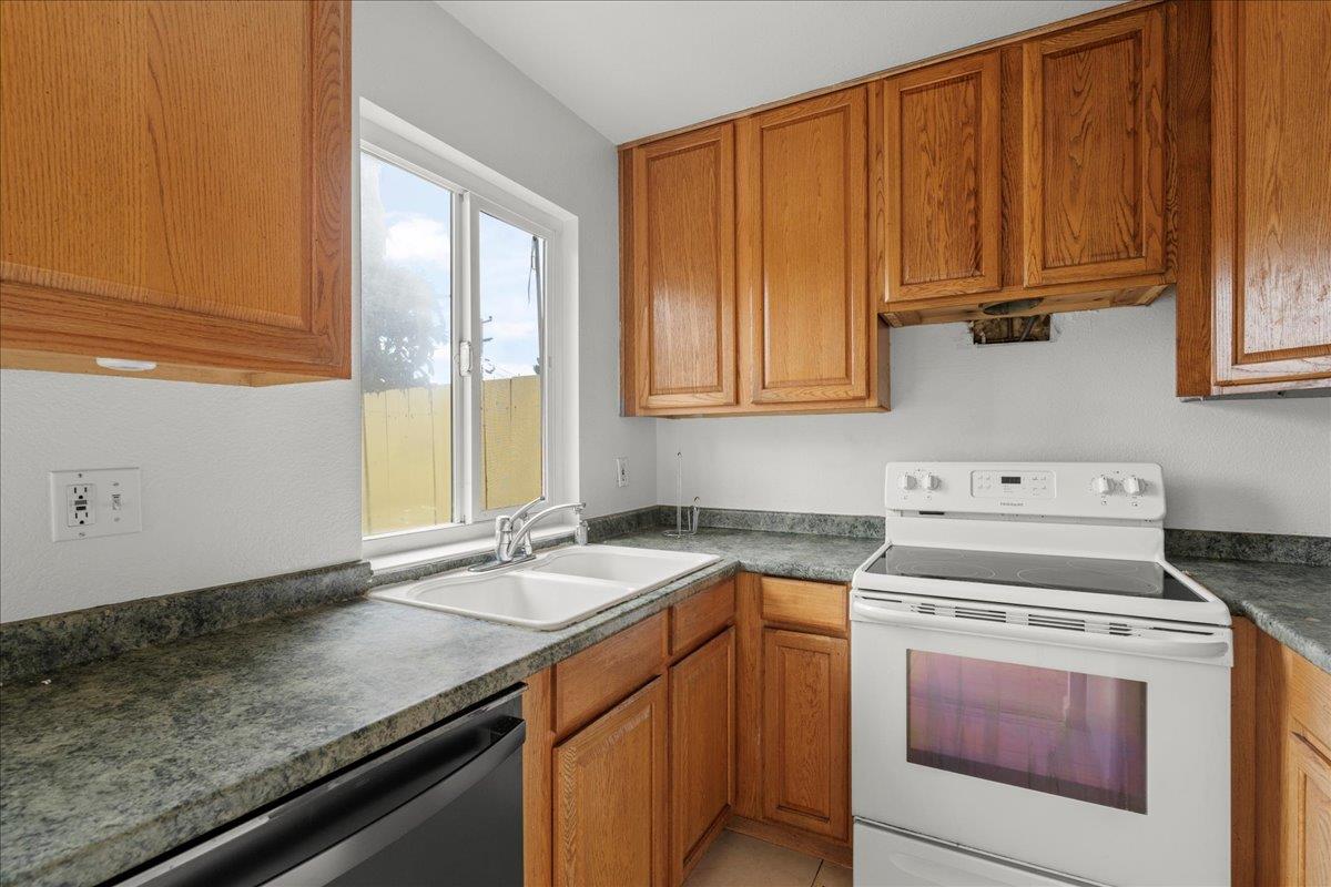 Detail Gallery Image 11 of 28 For 27418 Susan Pl #3,  Hayward,  CA 94544 - 2 Beds | 1/1 Baths