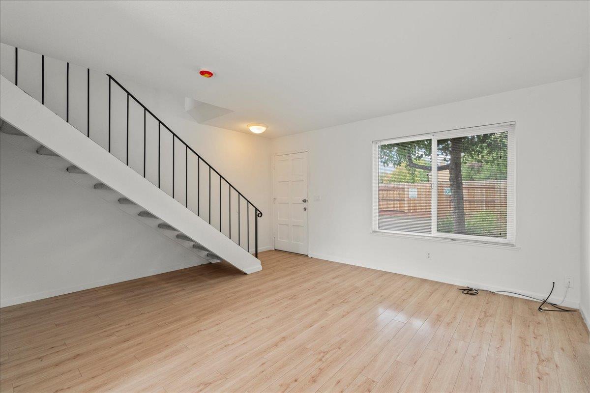 Detail Gallery Image 3 of 28 For 27418 Susan Pl #3,  Hayward,  CA 94544 - 2 Beds | 1/1 Baths