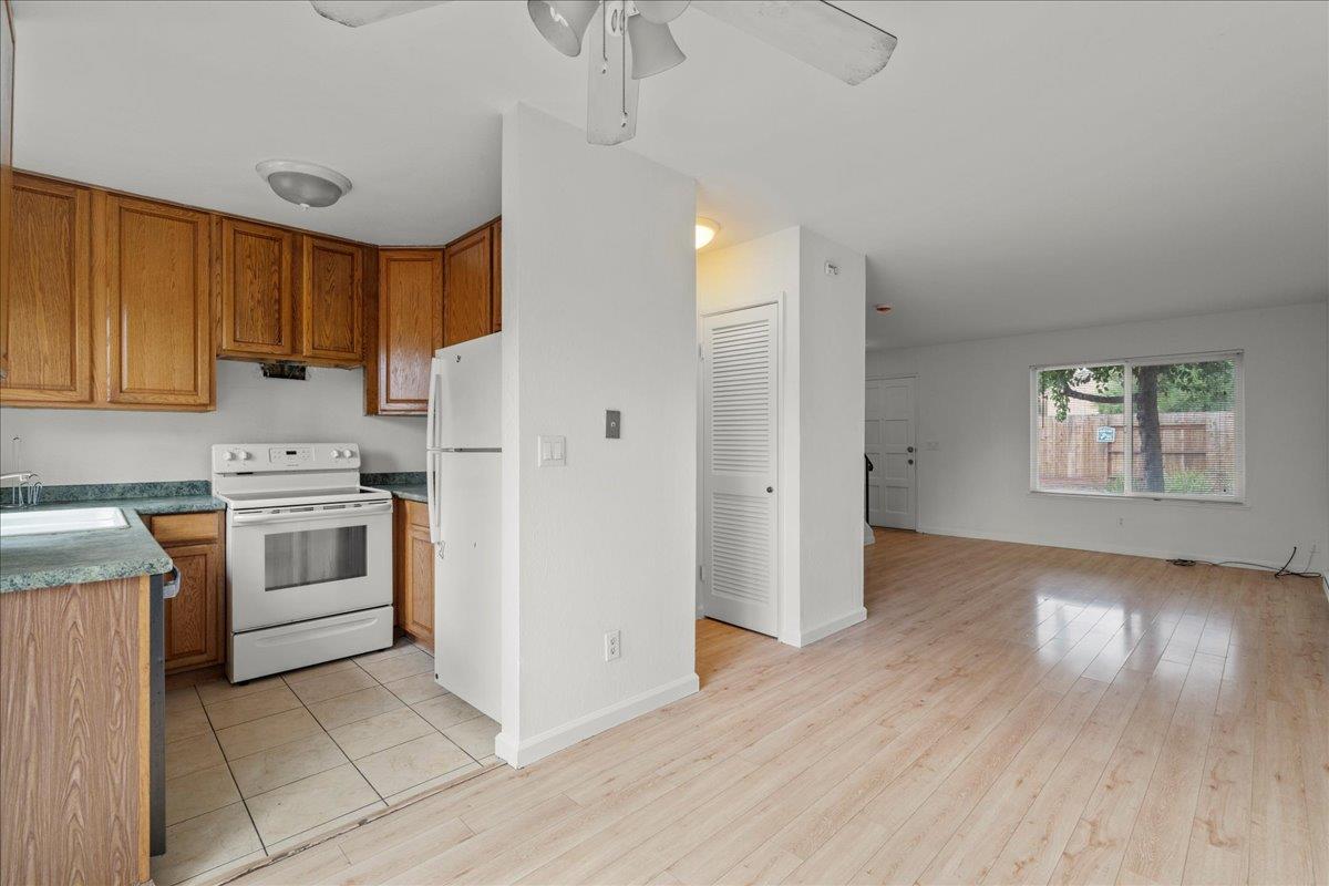 Detail Gallery Image 9 of 28 For 27418 Susan Pl #3,  Hayward,  CA 94544 - 2 Beds | 1/1 Baths