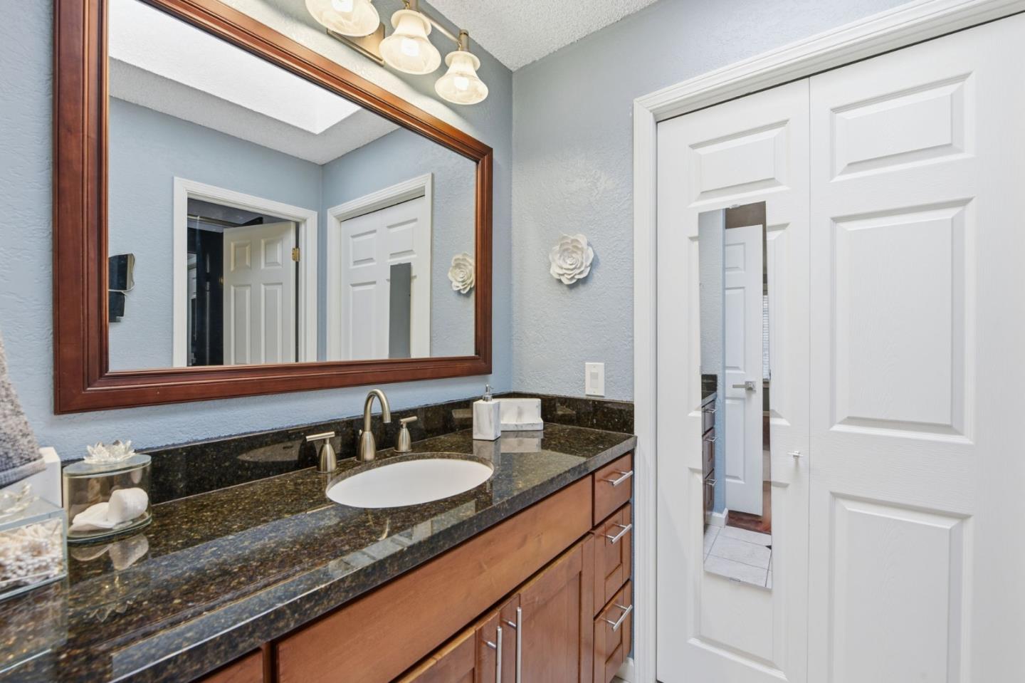 Detail Gallery Image 13 of 30 For 22140 Castille Ln #75,  Hayward,  CA 94541 - 3 Beds | 2/1 Baths