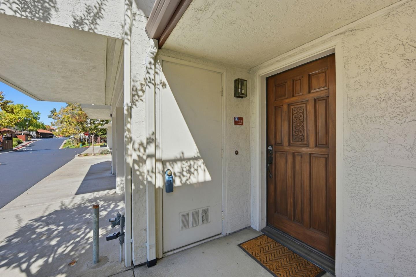 Detail Gallery Image 2 of 30 For 22140 Castille Ln #75,  Hayward,  CA 94541 - 3 Beds | 2/1 Baths