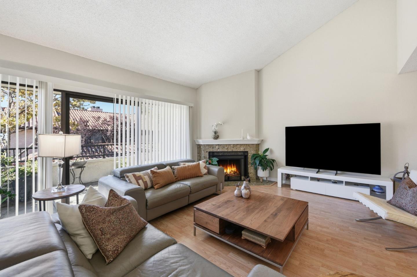 Detail Gallery Image 4 of 30 For 22140 Castille Ln #75,  Hayward,  CA 94541 - 3 Beds | 2/1 Baths