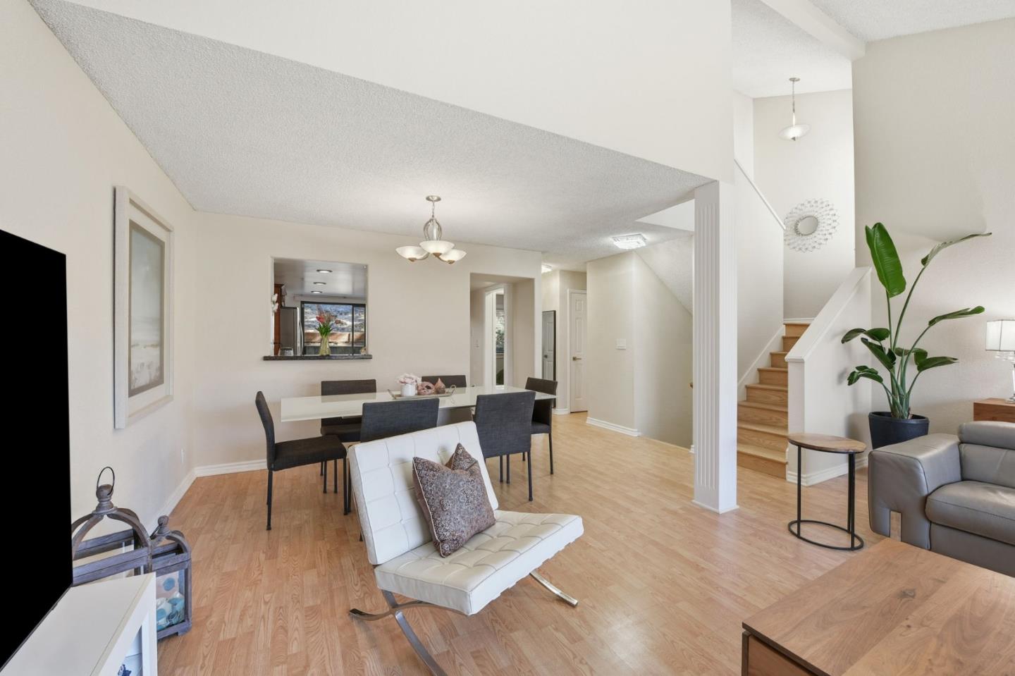 Detail Gallery Image 6 of 30 For 22140 Castille Ln #75,  Hayward,  CA 94541 - 3 Beds | 2/1 Baths