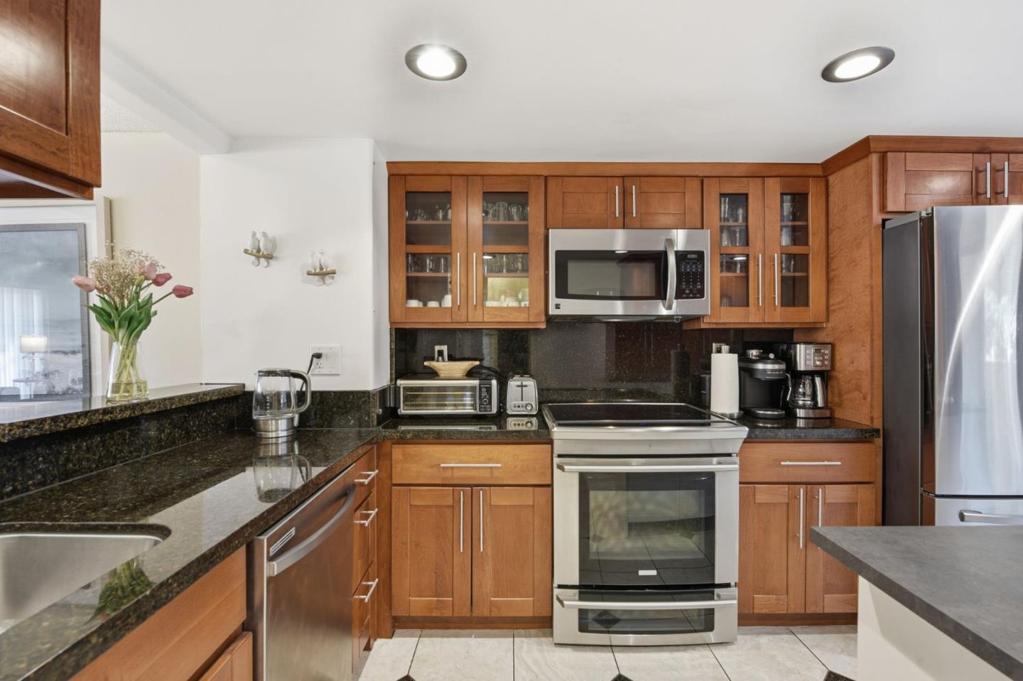 Detail Gallery Image 8 of 30 For 22140 Castille Ln #75,  Hayward,  CA 94541 - 3 Beds | 2/1 Baths