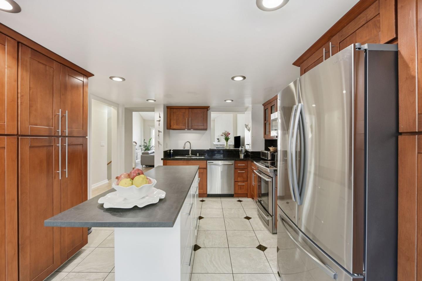 Detail Gallery Image 9 of 30 For 22140 Castille Ln #75,  Hayward,  CA 94541 - 3 Beds | 2/1 Baths