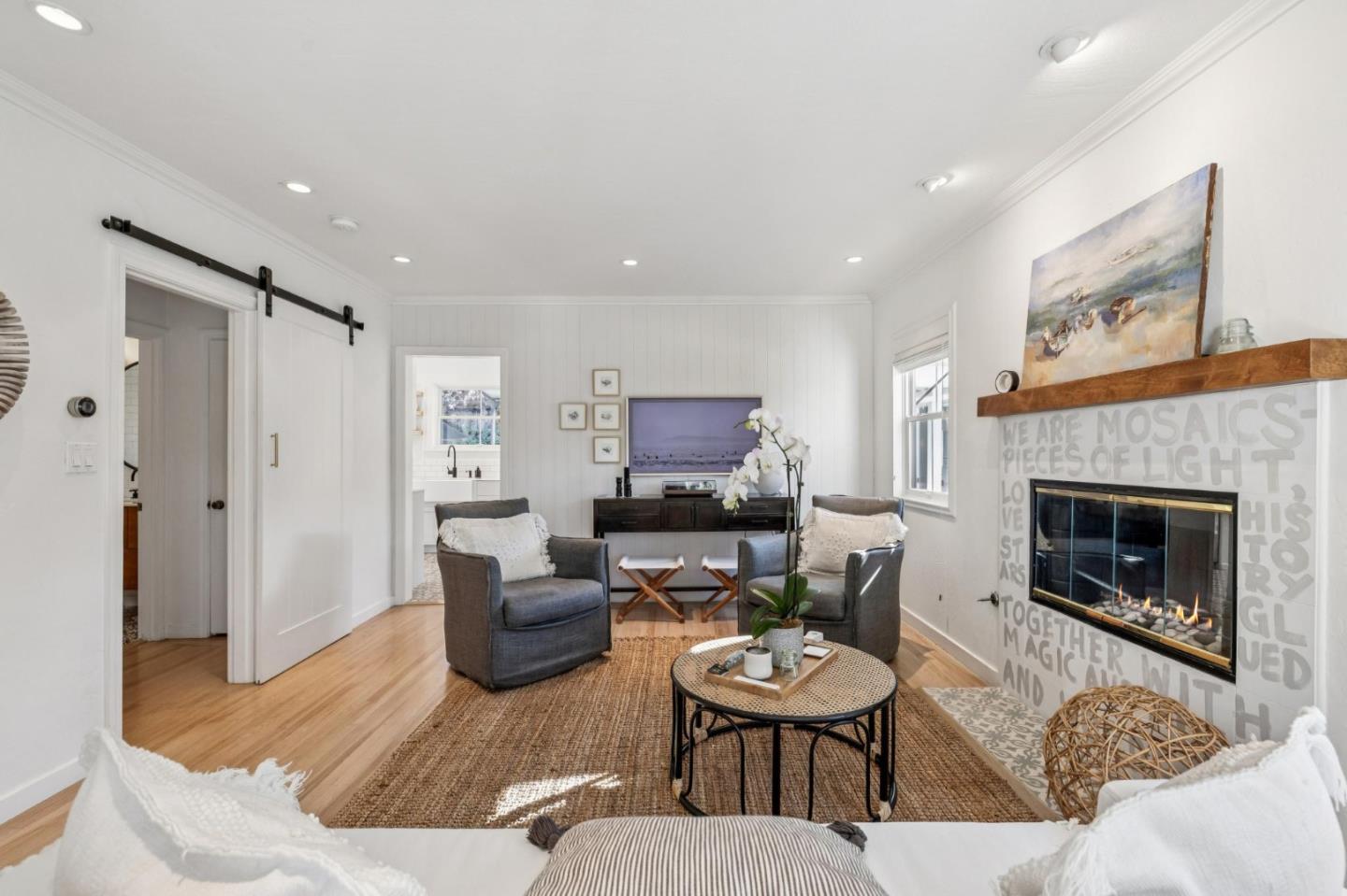 Detail Gallery Image 11 of 29 For 2611 Thornhill Dr, San Carlos,  CA 94070 - 2 Beds | 1 Baths