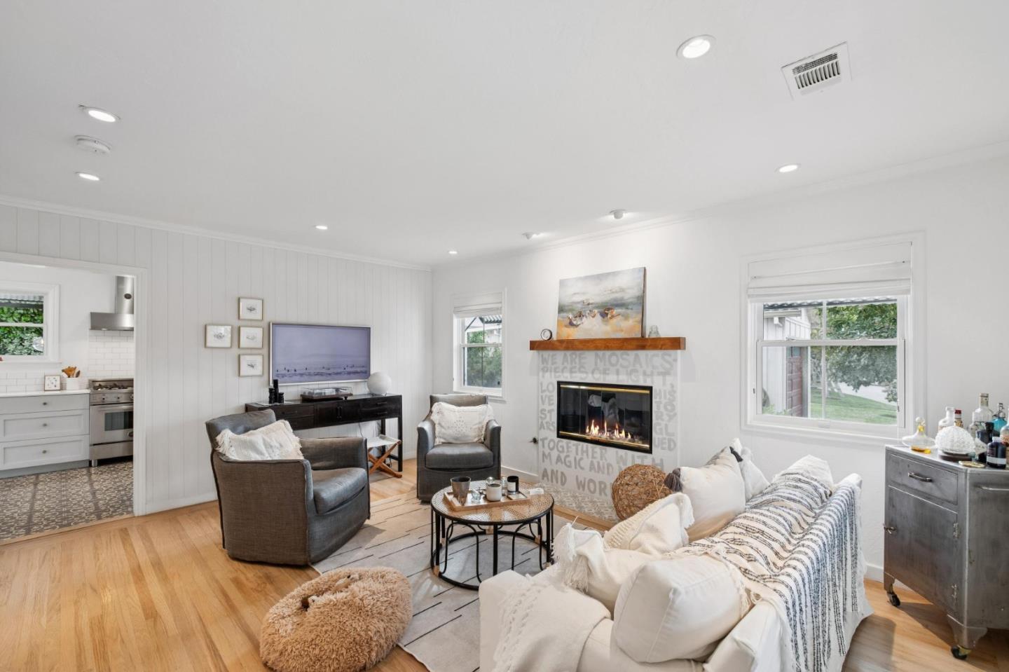 Detail Gallery Image 18 of 29 For 2611 Thornhill Dr, San Carlos,  CA 94070 - 2 Beds | 1 Baths