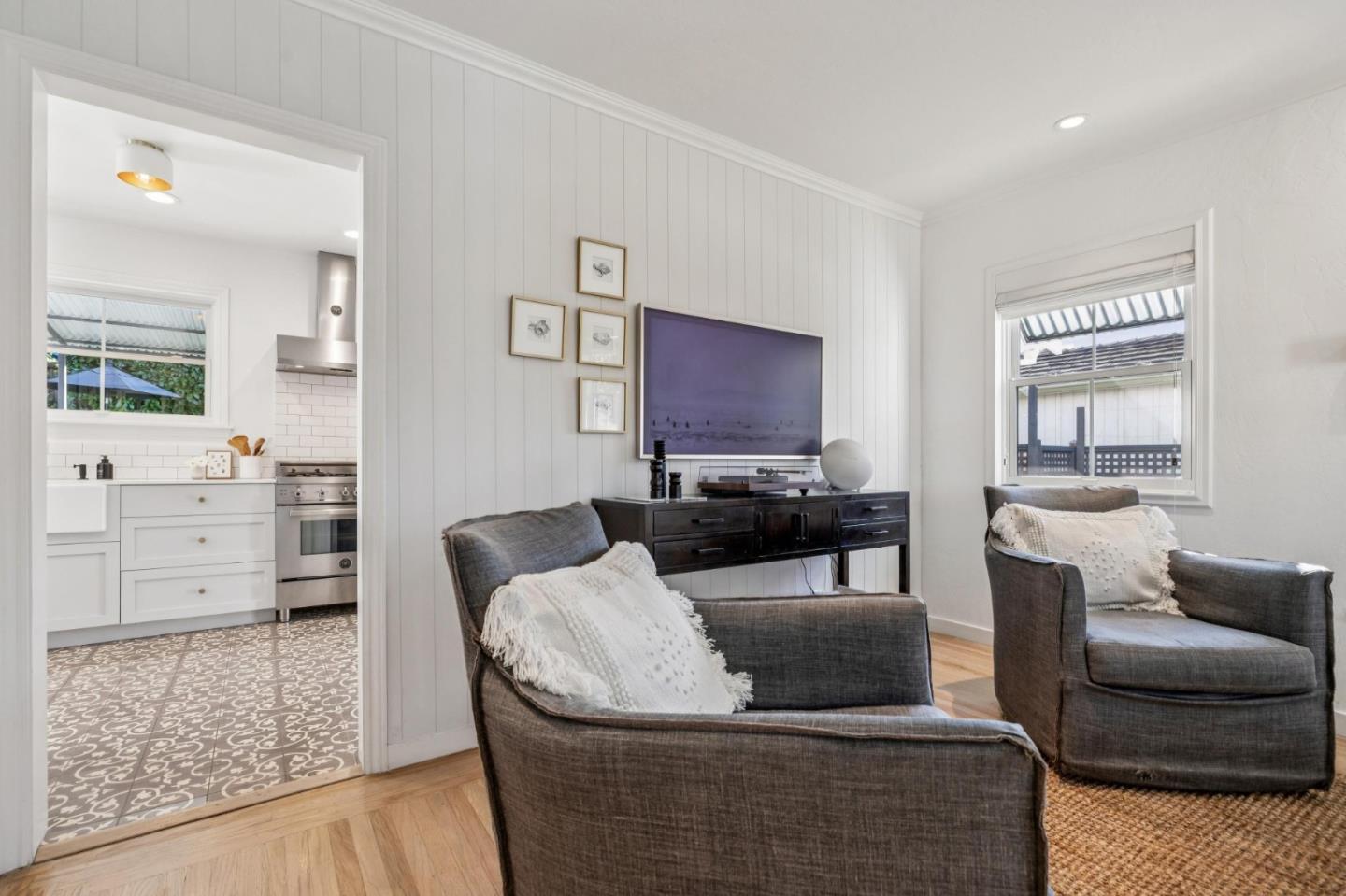 Detail Gallery Image 19 of 29 For 2611 Thornhill Dr, San Carlos,  CA 94070 - 2 Beds | 1 Baths