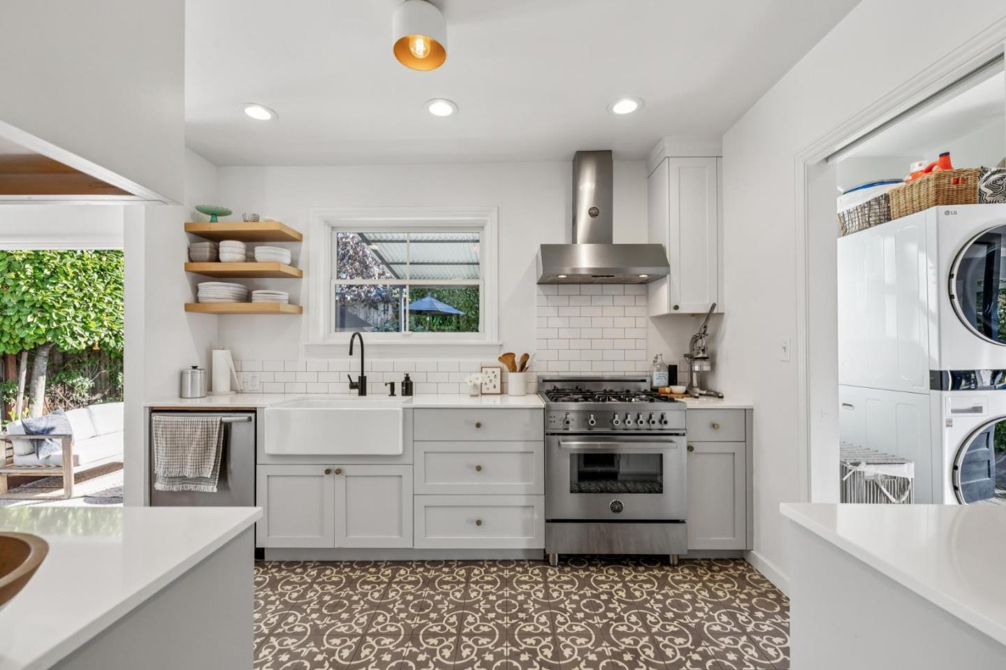 Detail Gallery Image 20 of 29 For 2611 Thornhill Dr, San Carlos,  CA 94070 - 2 Beds | 1 Baths