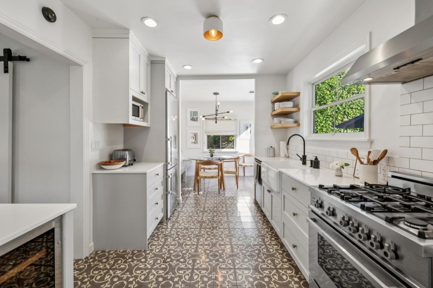 Detail Gallery Image 21 of 29 For 2611 Thornhill Dr, San Carlos,  CA 94070 - 2 Beds | 1 Baths