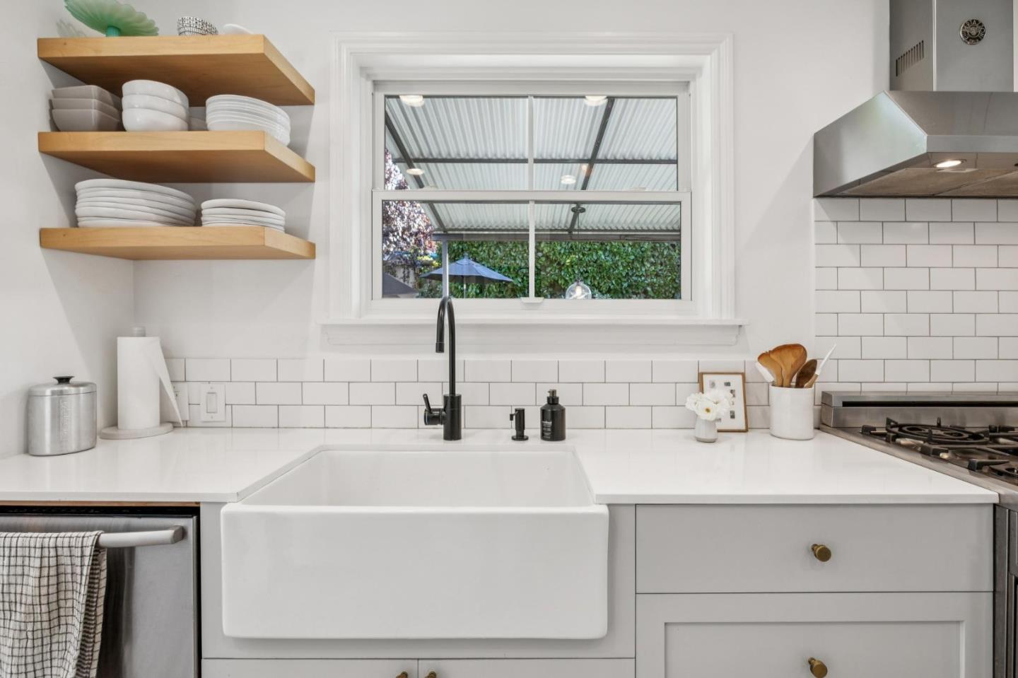 Detail Gallery Image 23 of 29 For 2611 Thornhill Dr, San Carlos,  CA 94070 - 2 Beds | 1 Baths