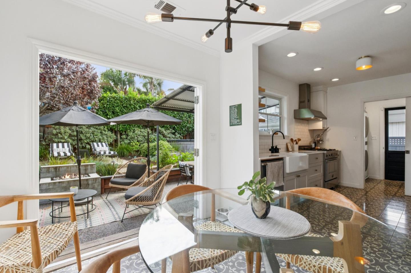 Detail Gallery Image 26 of 29 For 2611 Thornhill Dr, San Carlos,  CA 94070 - 2 Beds | 1 Baths