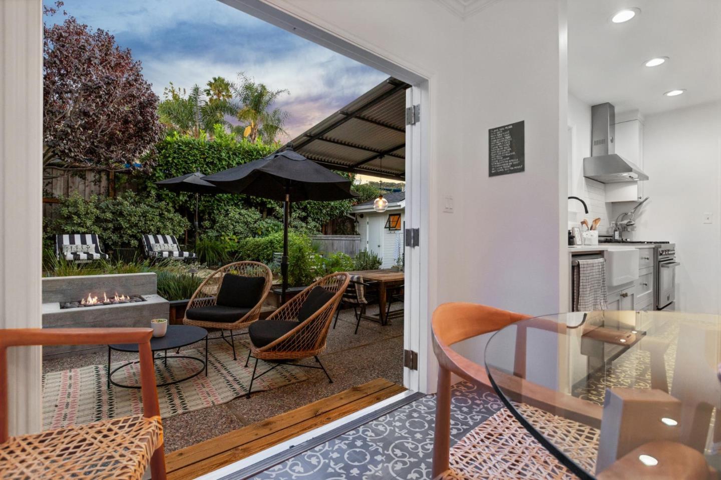 Detail Gallery Image 27 of 29 For 2611 Thornhill Dr, San Carlos,  CA 94070 - 2 Beds | 1 Baths