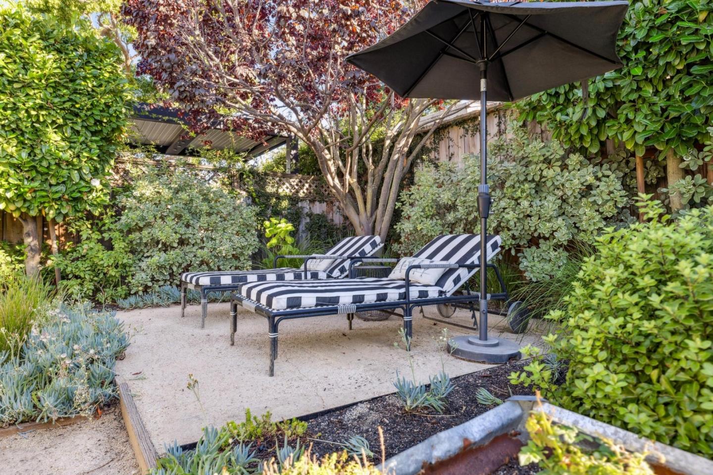 Detail Gallery Image 29 of 29 For 2611 Thornhill Dr, San Carlos,  CA 94070 - 2 Beds | 1 Baths