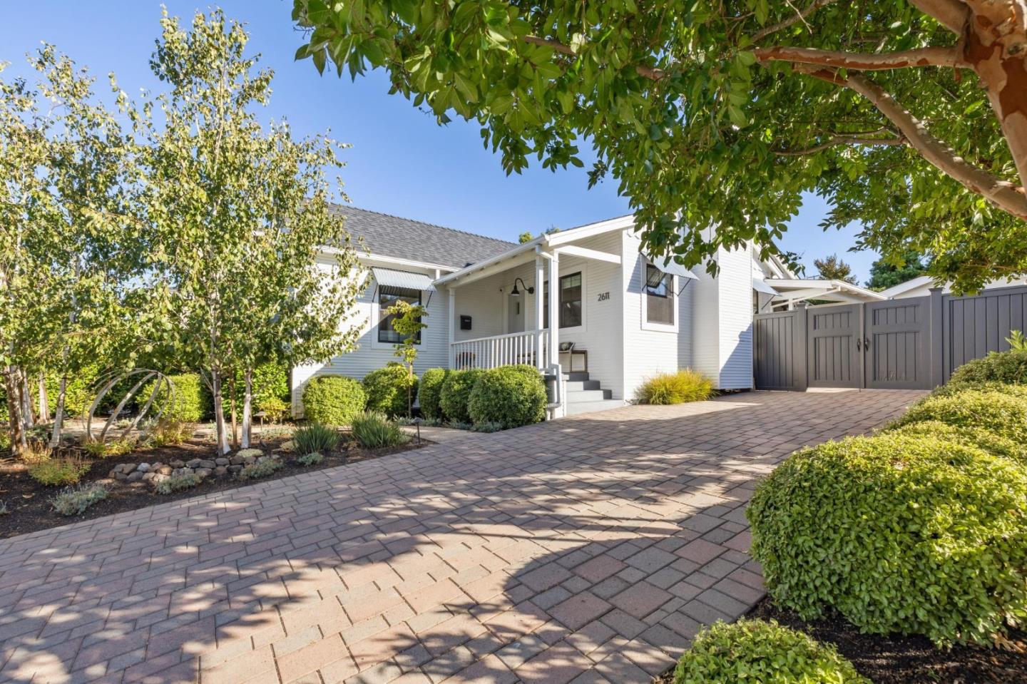 Detail Gallery Image 3 of 29 For 2611 Thornhill Dr, San Carlos,  CA 94070 - 2 Beds | 1 Baths