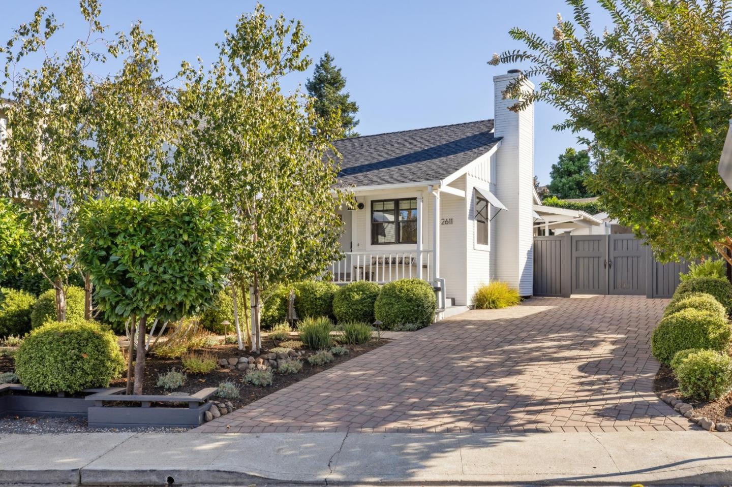 Detail Gallery Image 4 of 29 For 2611 Thornhill Dr, San Carlos,  CA 94070 - 2 Beds | 1 Baths