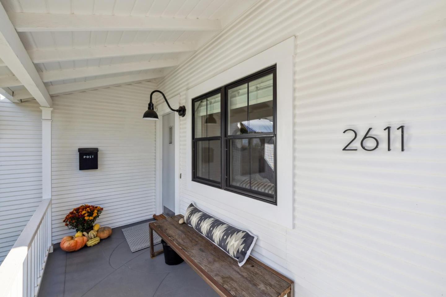 Detail Gallery Image 7 of 29 For 2611 Thornhill Dr, San Carlos,  CA 94070 - 2 Beds | 1 Baths