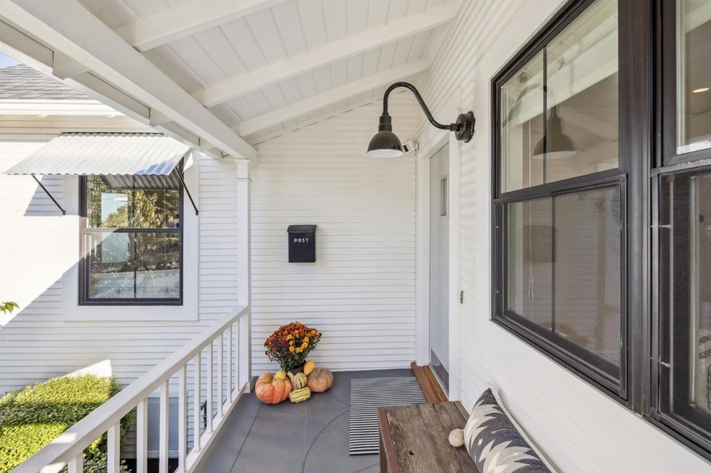 Detail Gallery Image 8 of 29 For 2611 Thornhill Dr, San Carlos,  CA 94070 - 2 Beds | 1 Baths