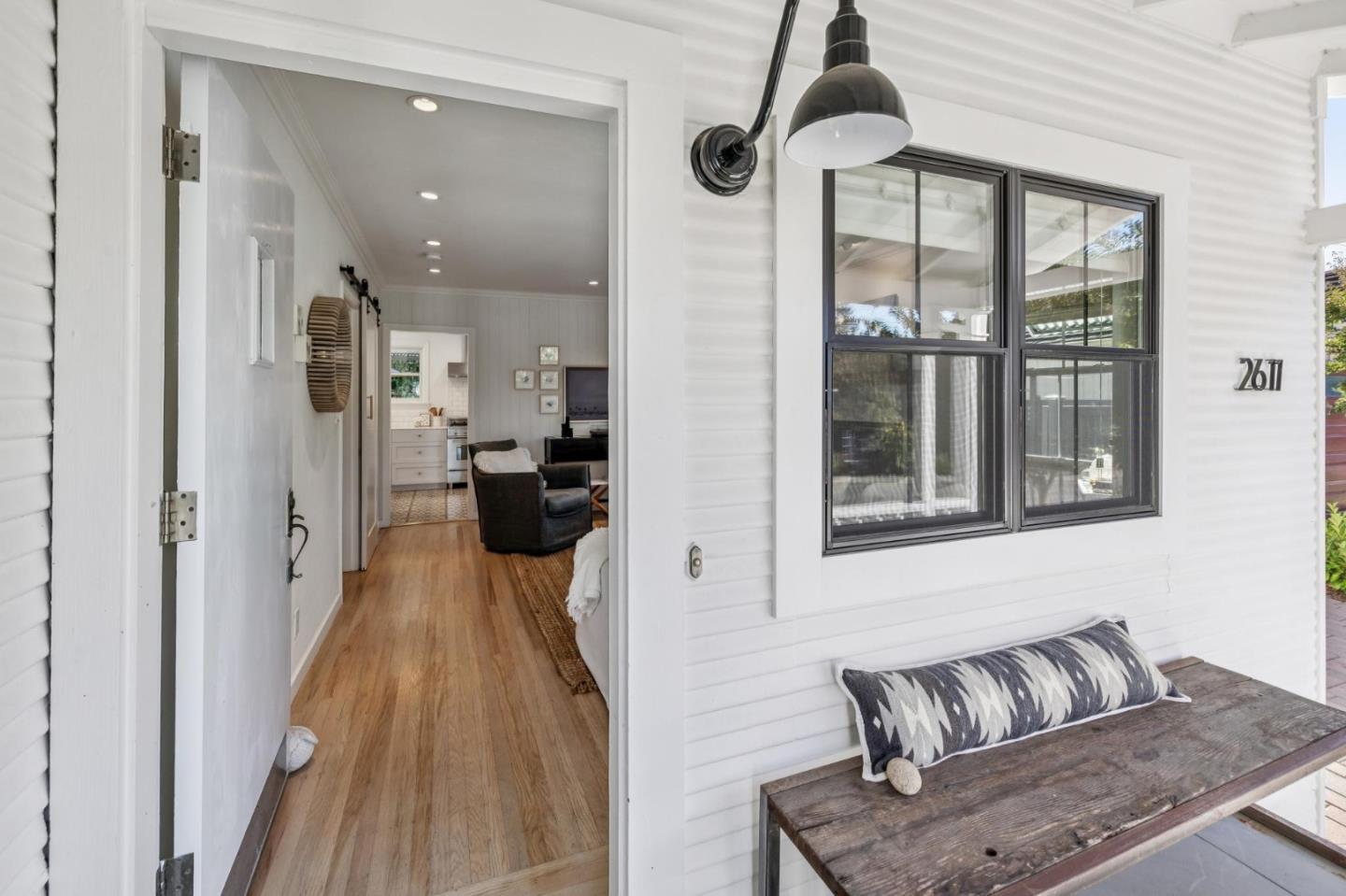 Detail Gallery Image 9 of 29 For 2611 Thornhill Dr, San Carlos,  CA 94070 - 2 Beds | 1 Baths