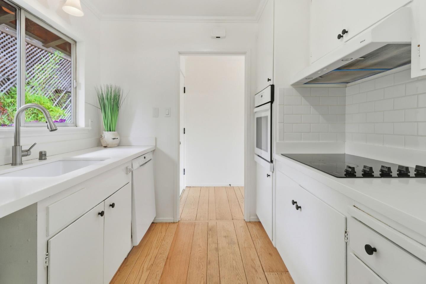 Detail Gallery Image 11 of 35 For 20 Brookmont Cir, San Anselmo,  CA 94960 - 3 Beds | 2 Baths