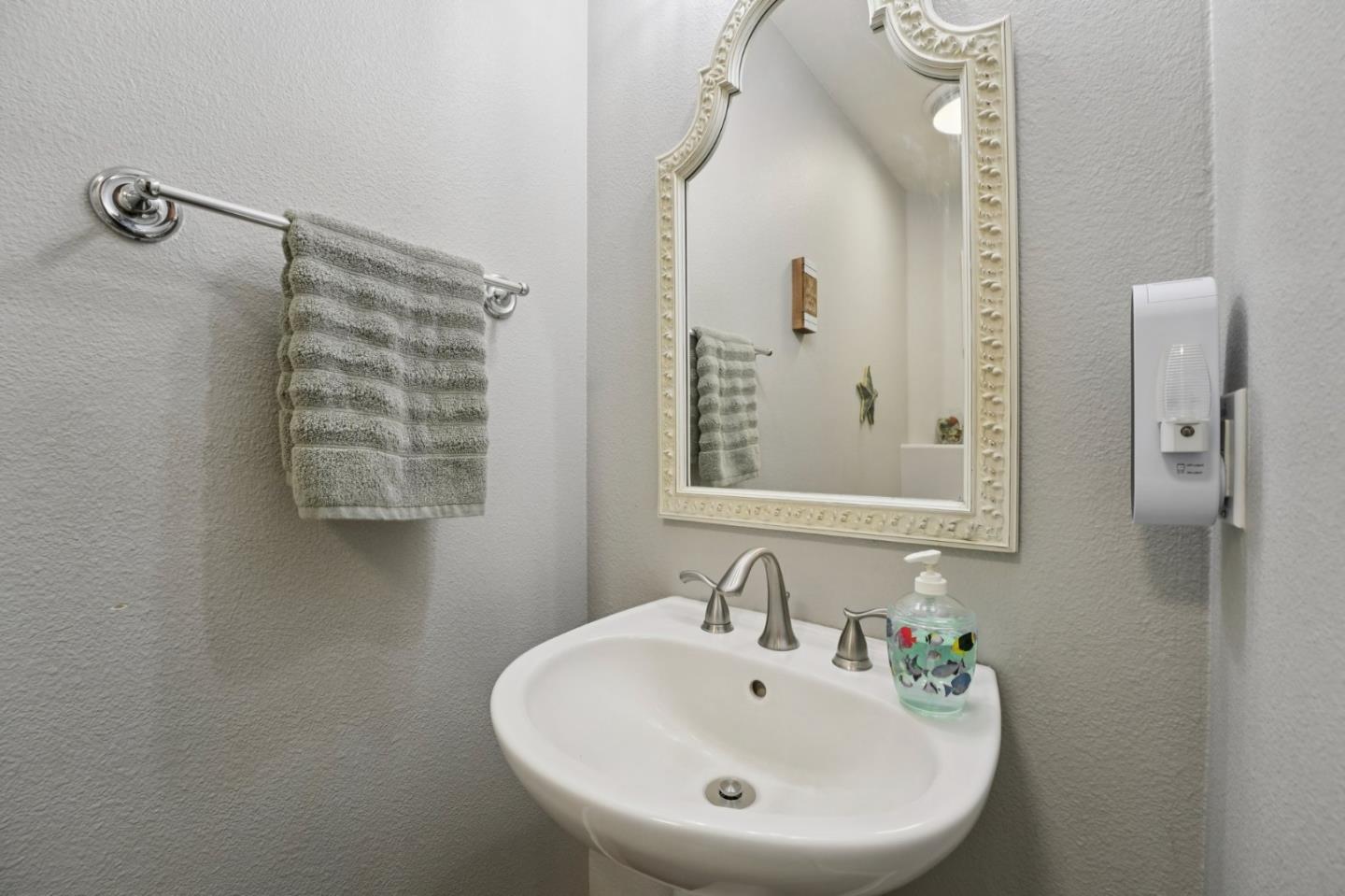Detail Gallery Image 16 of 40 For 476 Arcadia Way, Salinas,  CA 93906 - 4 Beds | 2/1 Baths