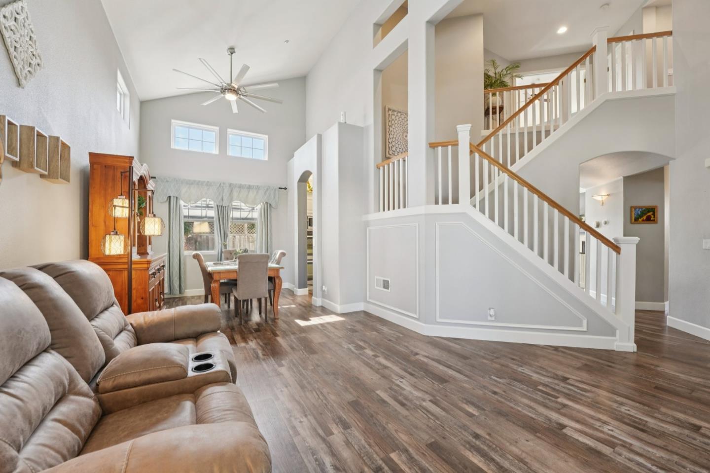 Detail Gallery Image 4 of 40 For 476 Arcadia Way, Salinas,  CA 93906 - 4 Beds | 2/1 Baths