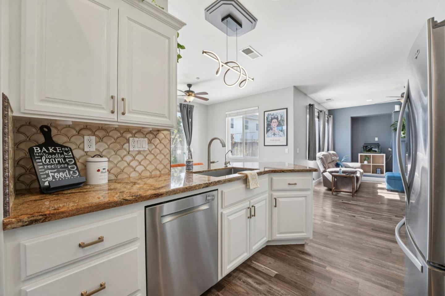 Detail Gallery Image 9 of 40 For 476 Arcadia Way, Salinas,  CA 93906 - 4 Beds | 2/1 Baths