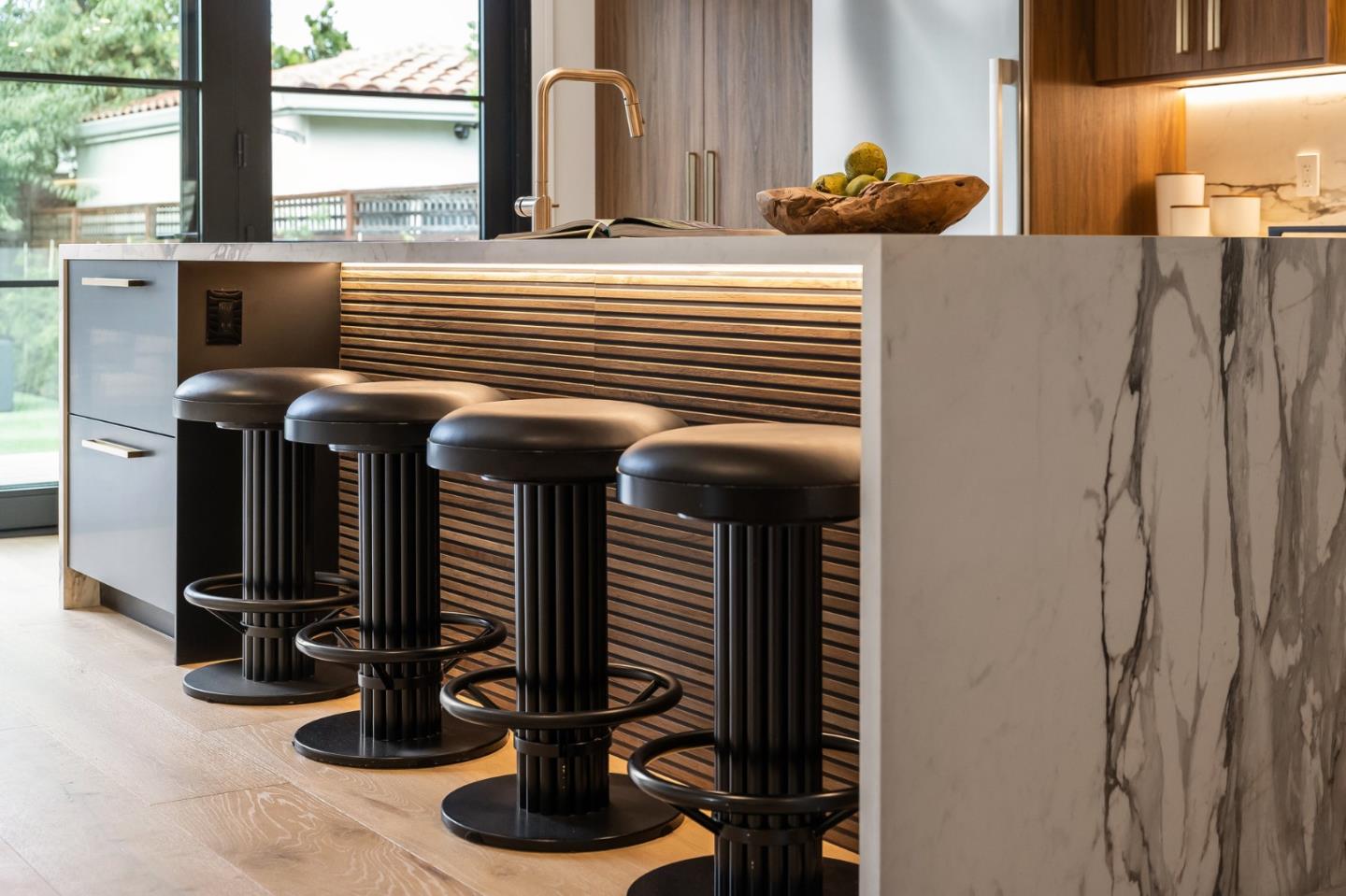 Detail Gallery Image 16 of 72 For 139 Victoria Rd, Burlingame,  CA 94010 - 5 Beds | 5 Baths