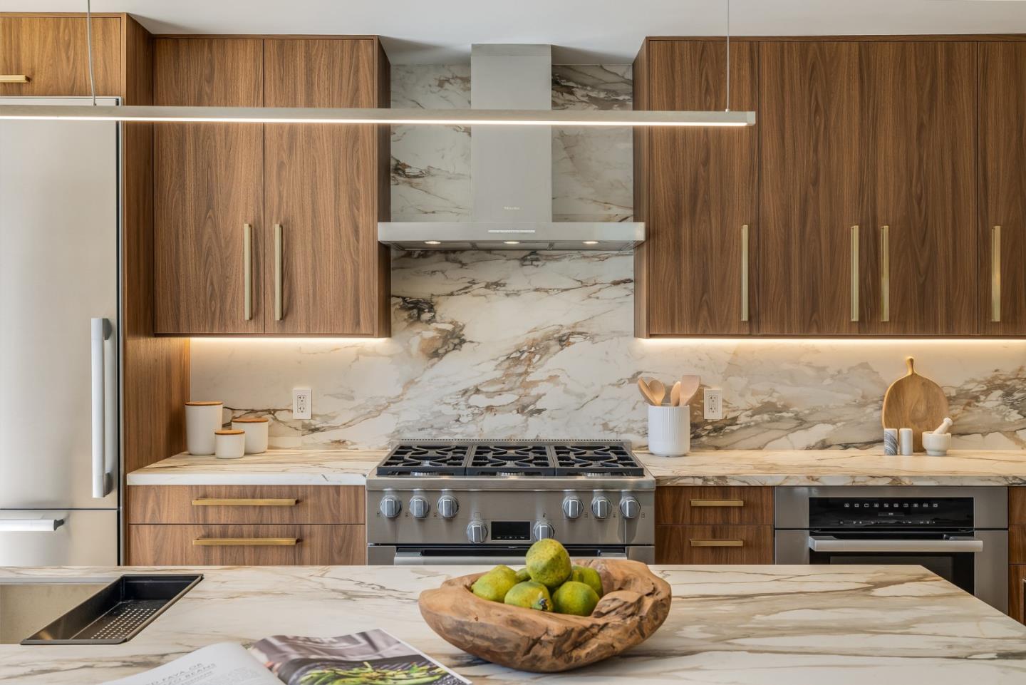 Detail Gallery Image 17 of 72 For 139 Victoria Rd, Burlingame,  CA 94010 - 5 Beds | 5 Baths