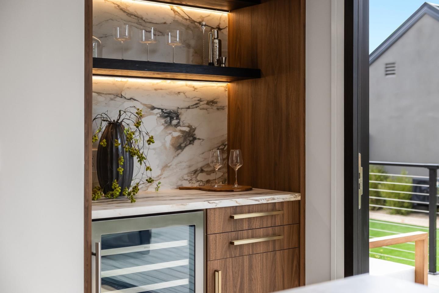 Detail Gallery Image 19 of 72 For 139 Victoria Rd, Burlingame,  CA 94010 - 5 Beds | 5 Baths