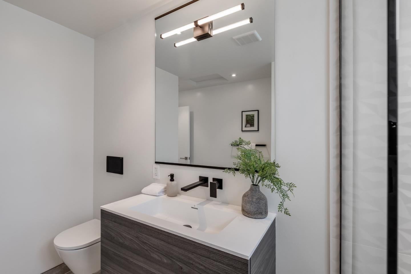 Detail Gallery Image 30 of 72 For 139 Victoria Rd, Burlingame,  CA 94010 - 5 Beds | 5 Baths