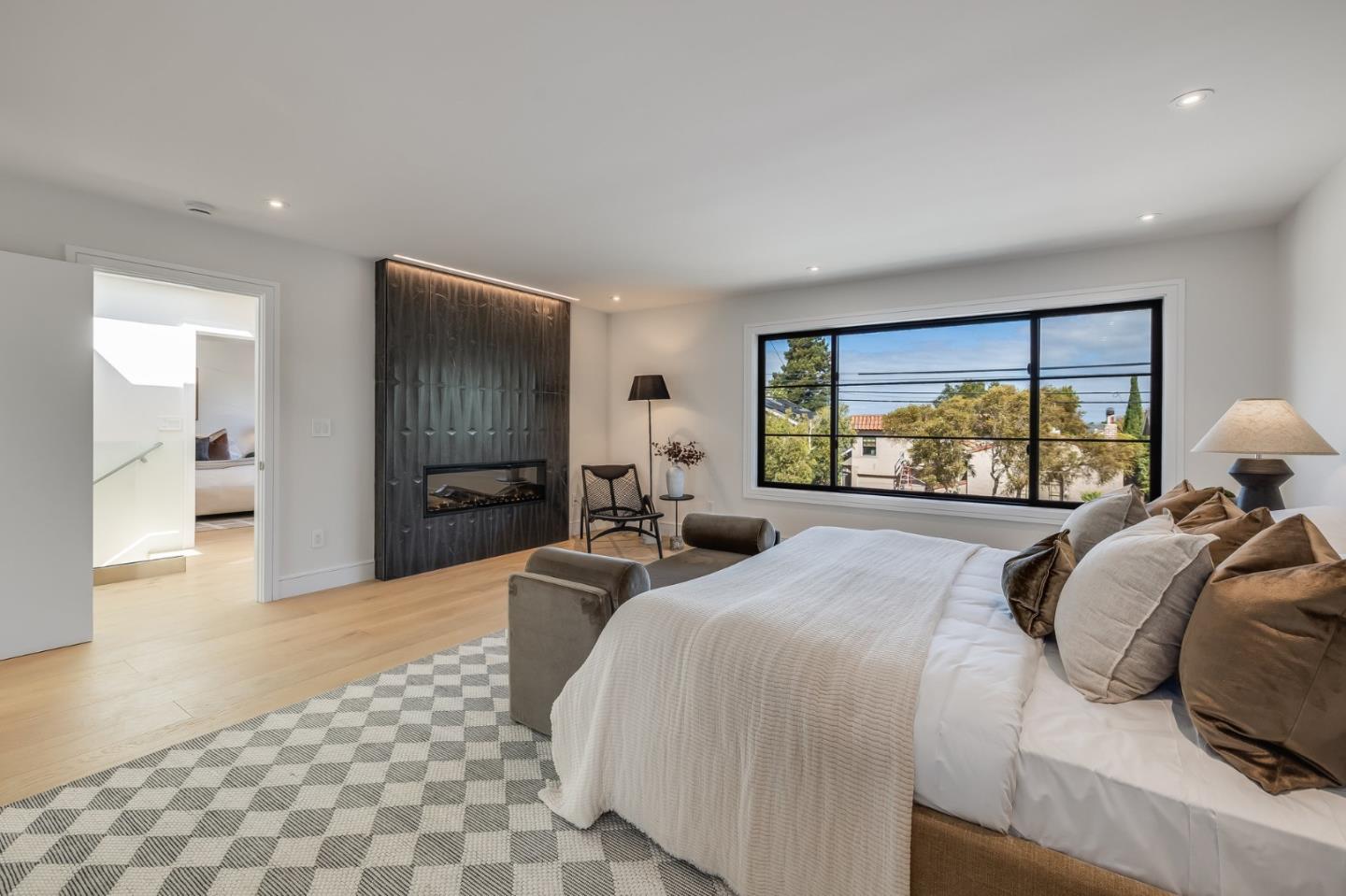 Detail Gallery Image 34 of 72 For 139 Victoria Rd, Burlingame,  CA 94010 - 5 Beds | 5 Baths