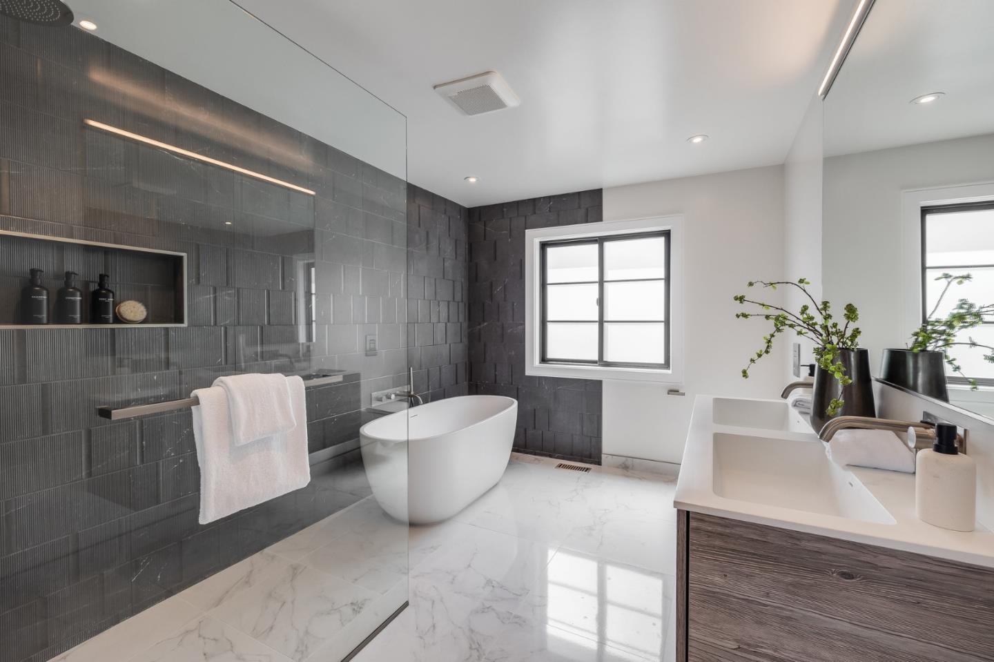 Detail Gallery Image 38 of 72 For 139 Victoria Rd, Burlingame,  CA 94010 - 5 Beds | 5 Baths