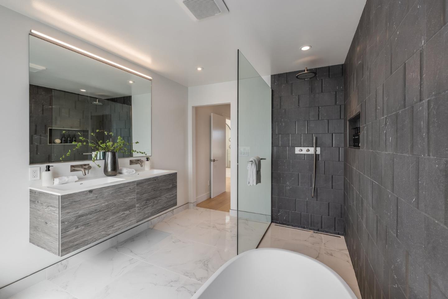 Detail Gallery Image 40 of 72 For 139 Victoria Rd, Burlingame,  CA 94010 - 5 Beds | 5 Baths