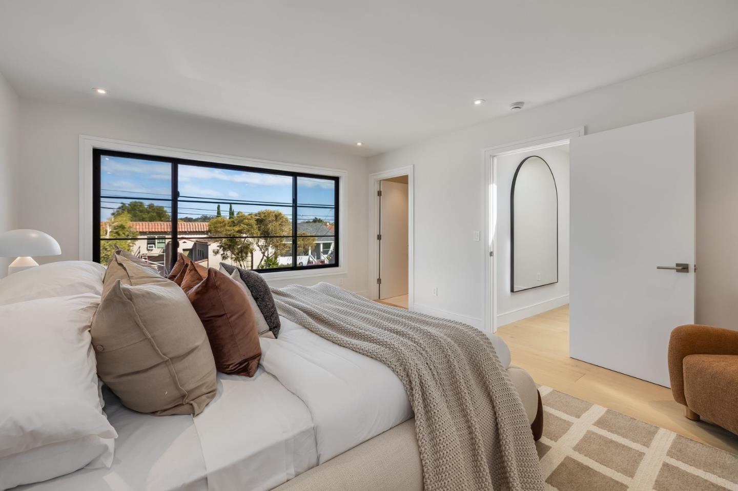 Detail Gallery Image 44 of 72 For 139 Victoria Rd, Burlingame,  CA 94010 - 5 Beds | 5 Baths