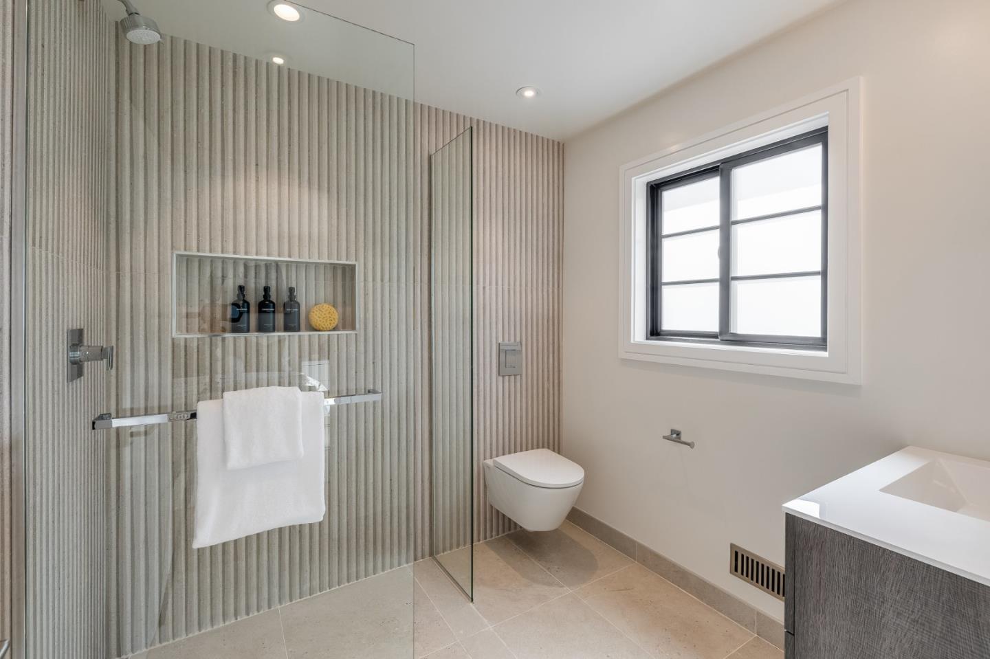 Detail Gallery Image 53 of 72 For 139 Victoria Rd, Burlingame,  CA 94010 - 5 Beds | 5 Baths