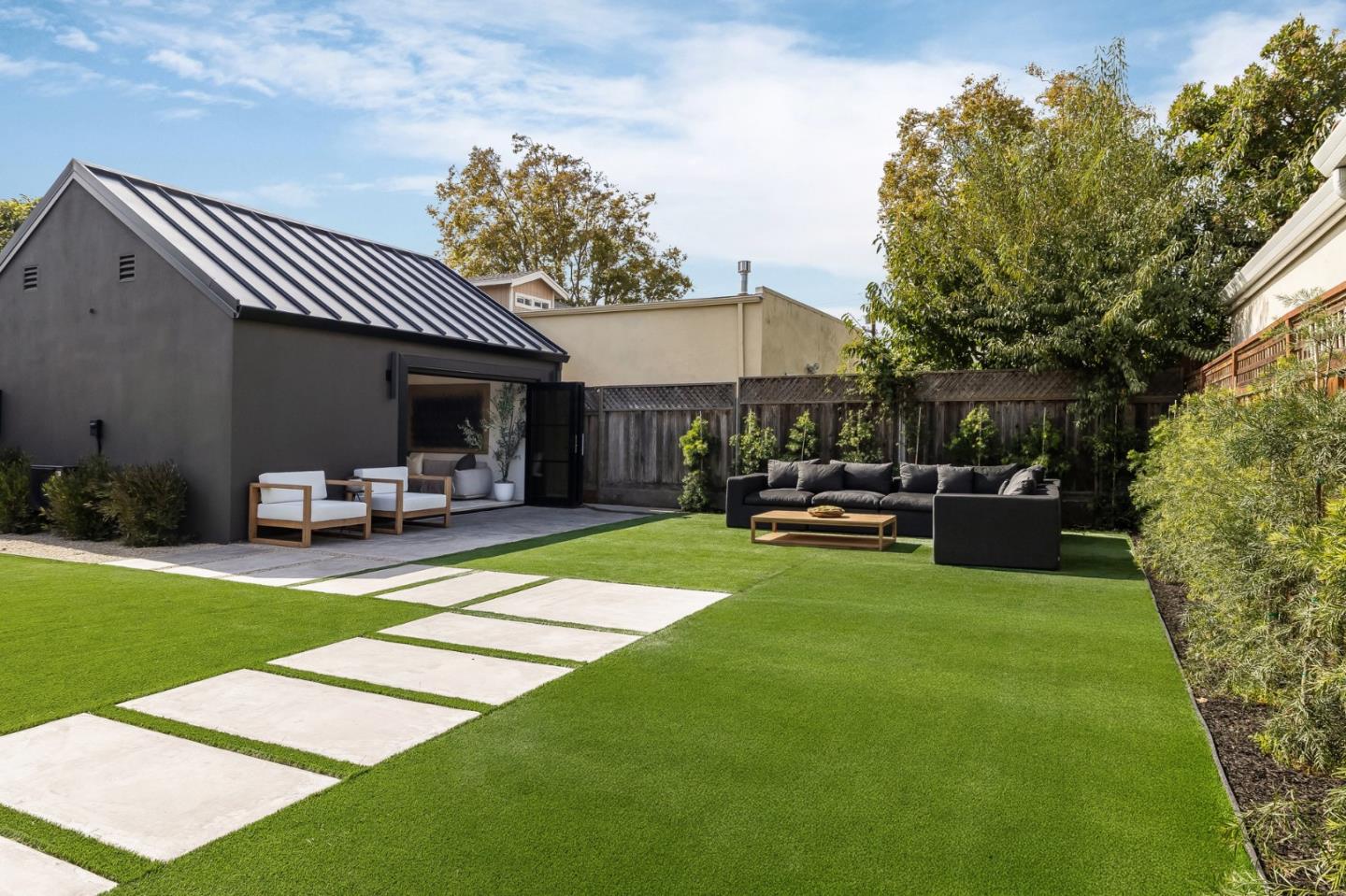 Detail Gallery Image 57 of 72 For 139 Victoria Rd, Burlingame,  CA 94010 - 5 Beds | 5 Baths