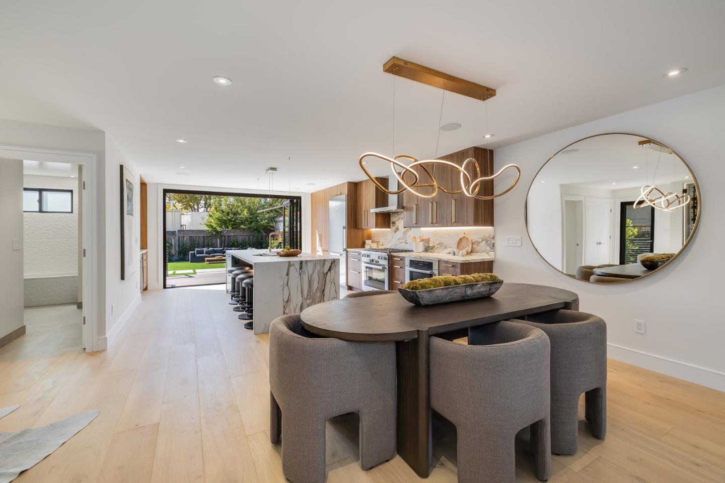 Detail Gallery Image 7 of 72 For 139 Victoria Rd, Burlingame,  CA 94010 - 5 Beds | 5 Baths