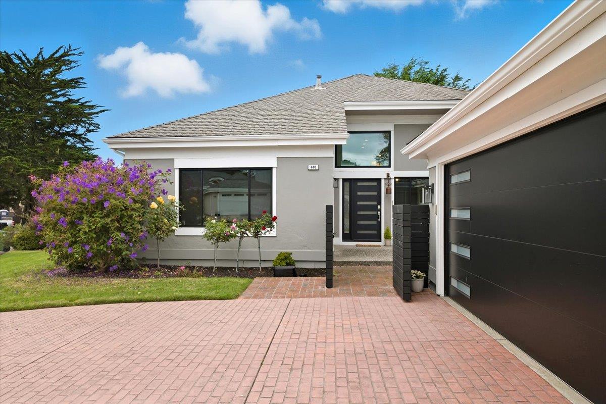 Detail Gallery Image 2 of 38 For 440 Burning Tree Ct, Half Moon Bay,  CA 94019 - 2 Beds | 2 Baths