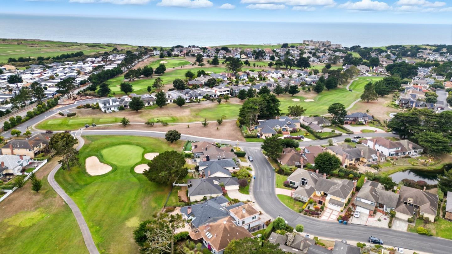 Detail Gallery Image 37 of 38 For 440 Burning Tree Ct, Half Moon Bay,  CA 94019 - 2 Beds | 2 Baths