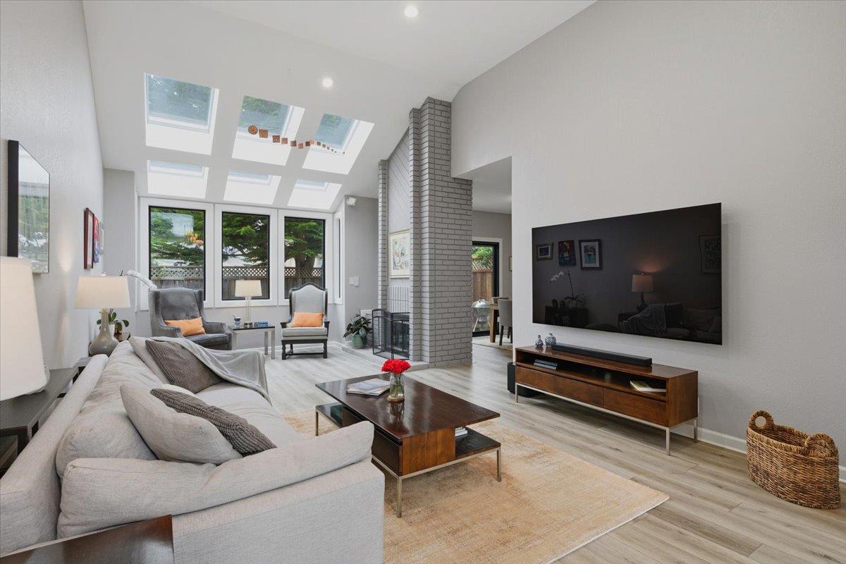 Detail Gallery Image 7 of 38 For 440 Burning Tree Ct, Half Moon Bay,  CA 94019 - 2 Beds | 2 Baths