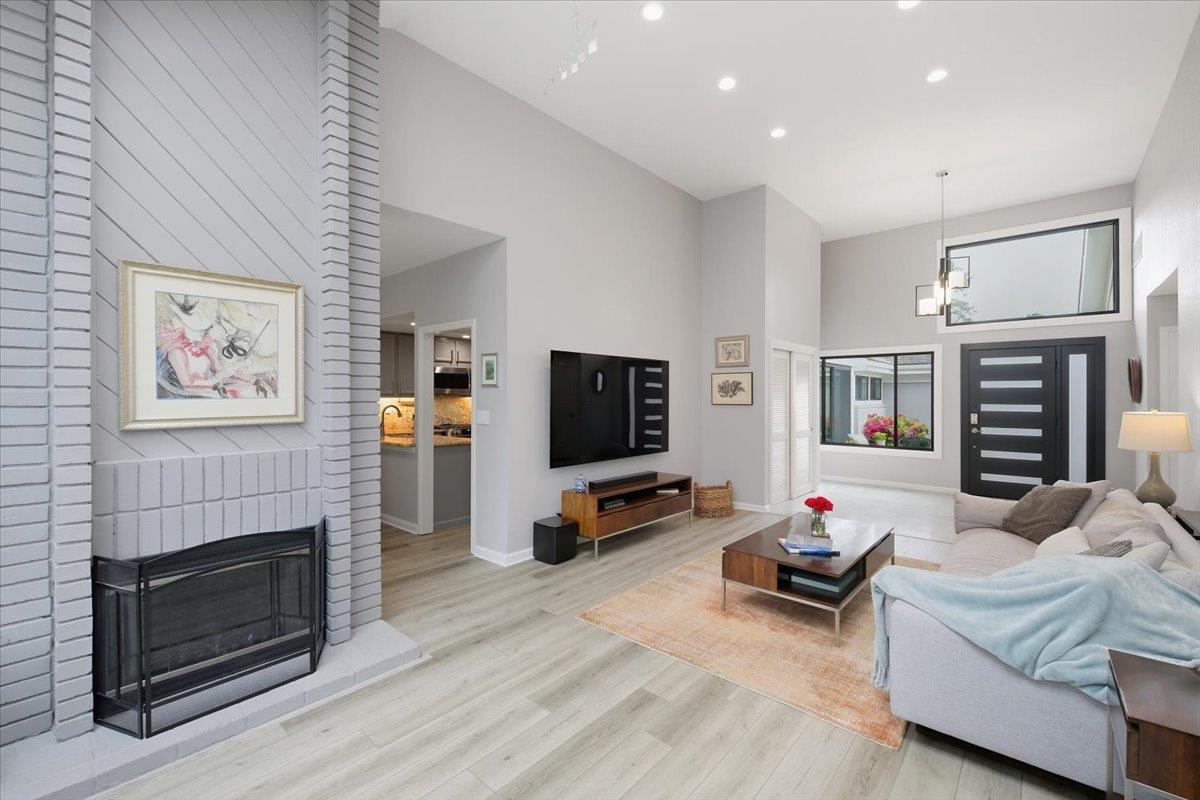 Detail Gallery Image 8 of 38 For 440 Burning Tree Ct, Half Moon Bay,  CA 94019 - 2 Beds | 2 Baths